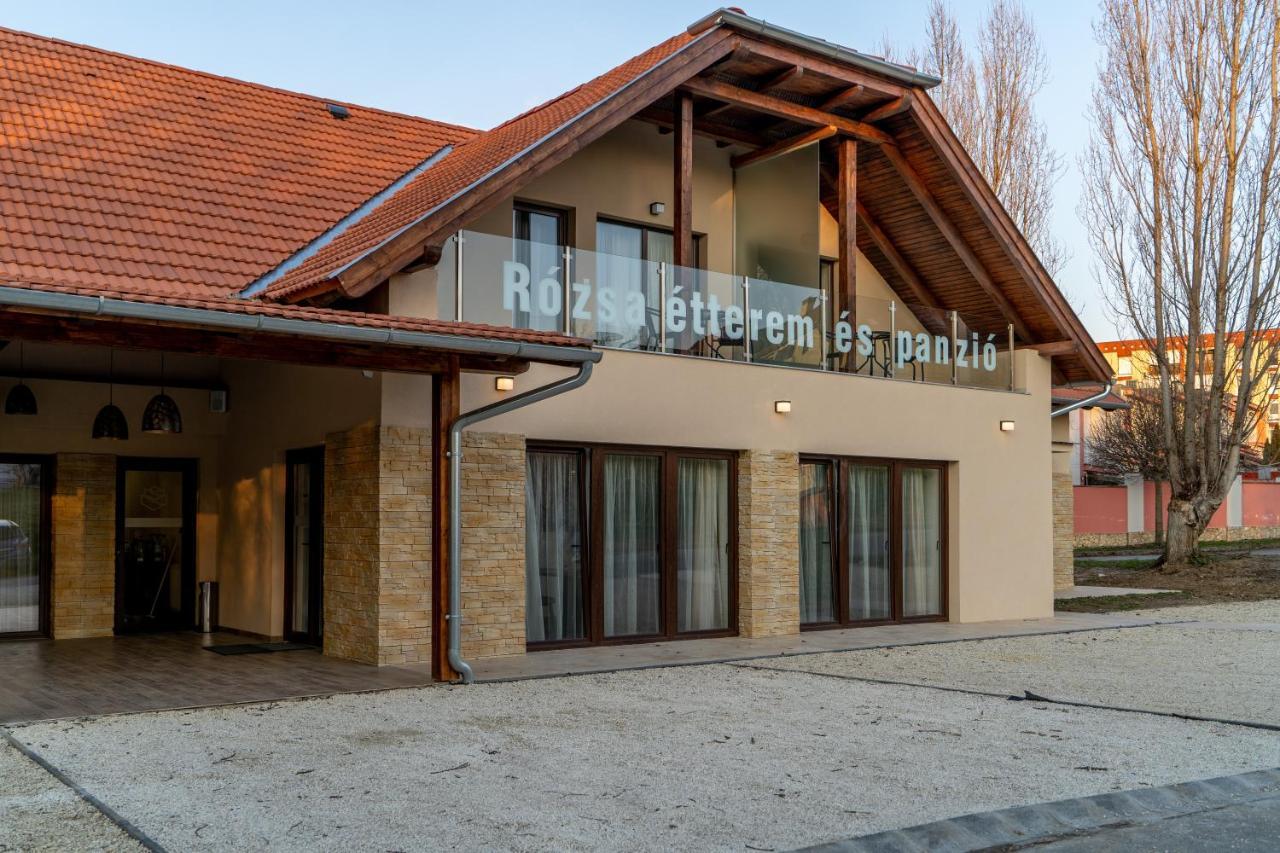 Rozsa Etterem & Panzio Pécs Exterior foto