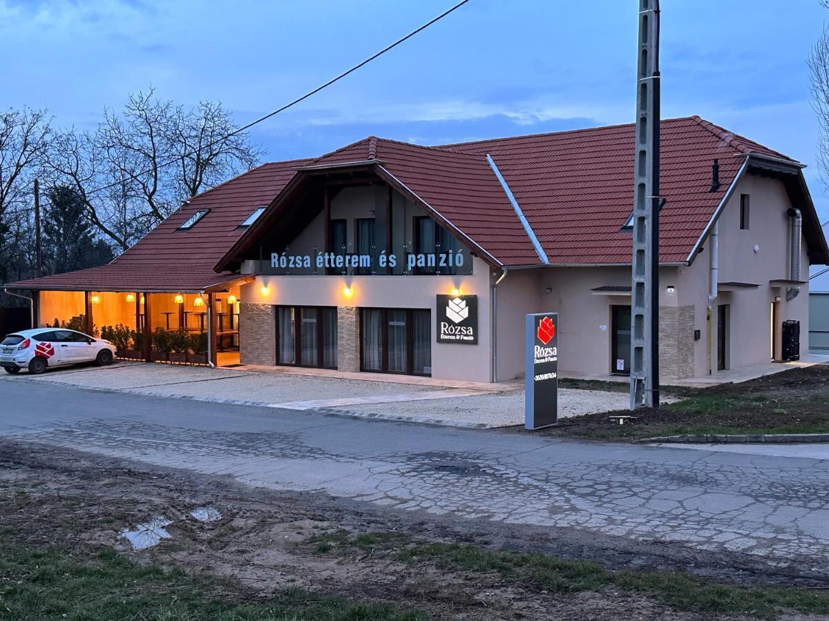 Rozsa Etterem & Panzio Pécs Exterior foto